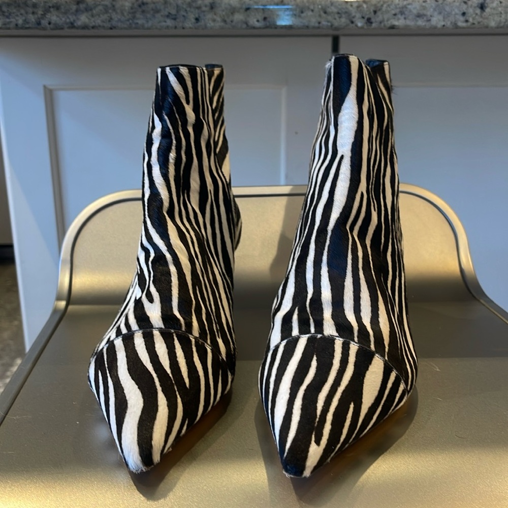 SOLD!!!! ALEXANDRE BIRMAN PONY HAIR ZEBRA PRINT ZIP BOOTIE. 39.5 - Picture 2 of 11